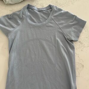 Lululemon shirt size 2 great condition